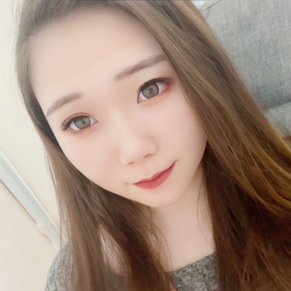 LIP STICKの矢口　りおちゃん